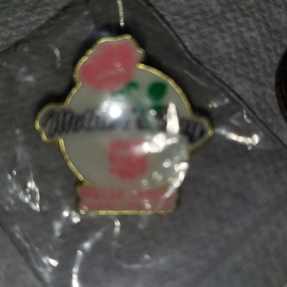 PGA TOUR commemorative Mother's Day Pin 2022 - Picture 4 of 14